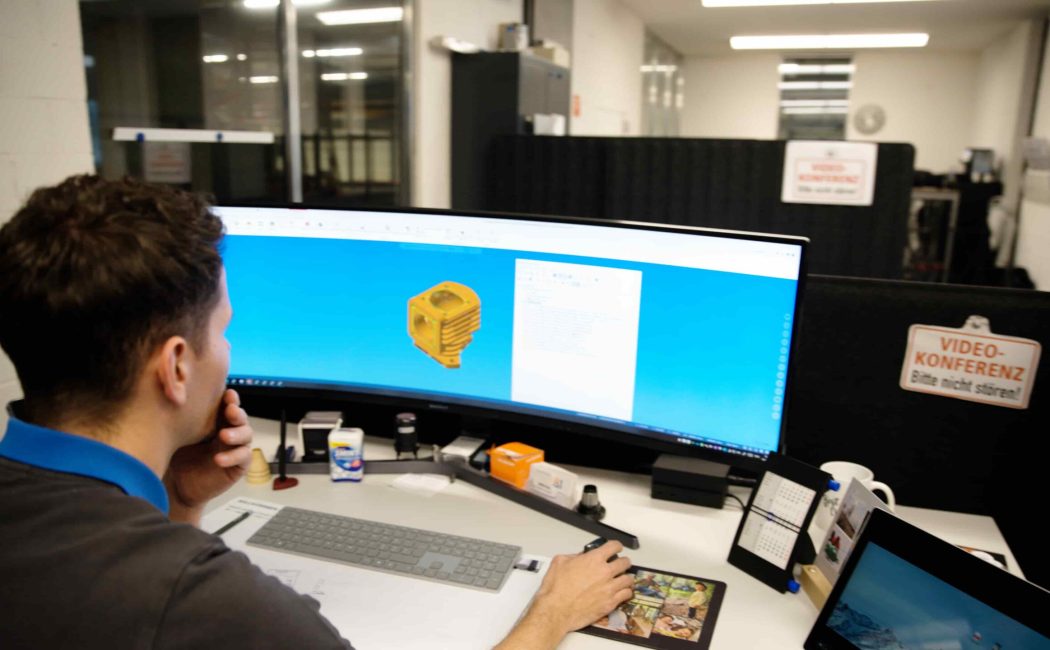 CAD-Kontrolle eines PR101W10 Wastegate-/ Bypassventil-Kühlkörpers vor der finalen Bearbeitung auf Endmass im Rahmen eines Projekts von Prototypo Christidis, Reverse Engineering, 3D-Scan-gestützte Analyse und Präzisionsfertigung Made in Switzerland, Porsche-Referenznummern 93012306012, 93012306013, 96412306020, 93112306606, 93012306011, 93112306602